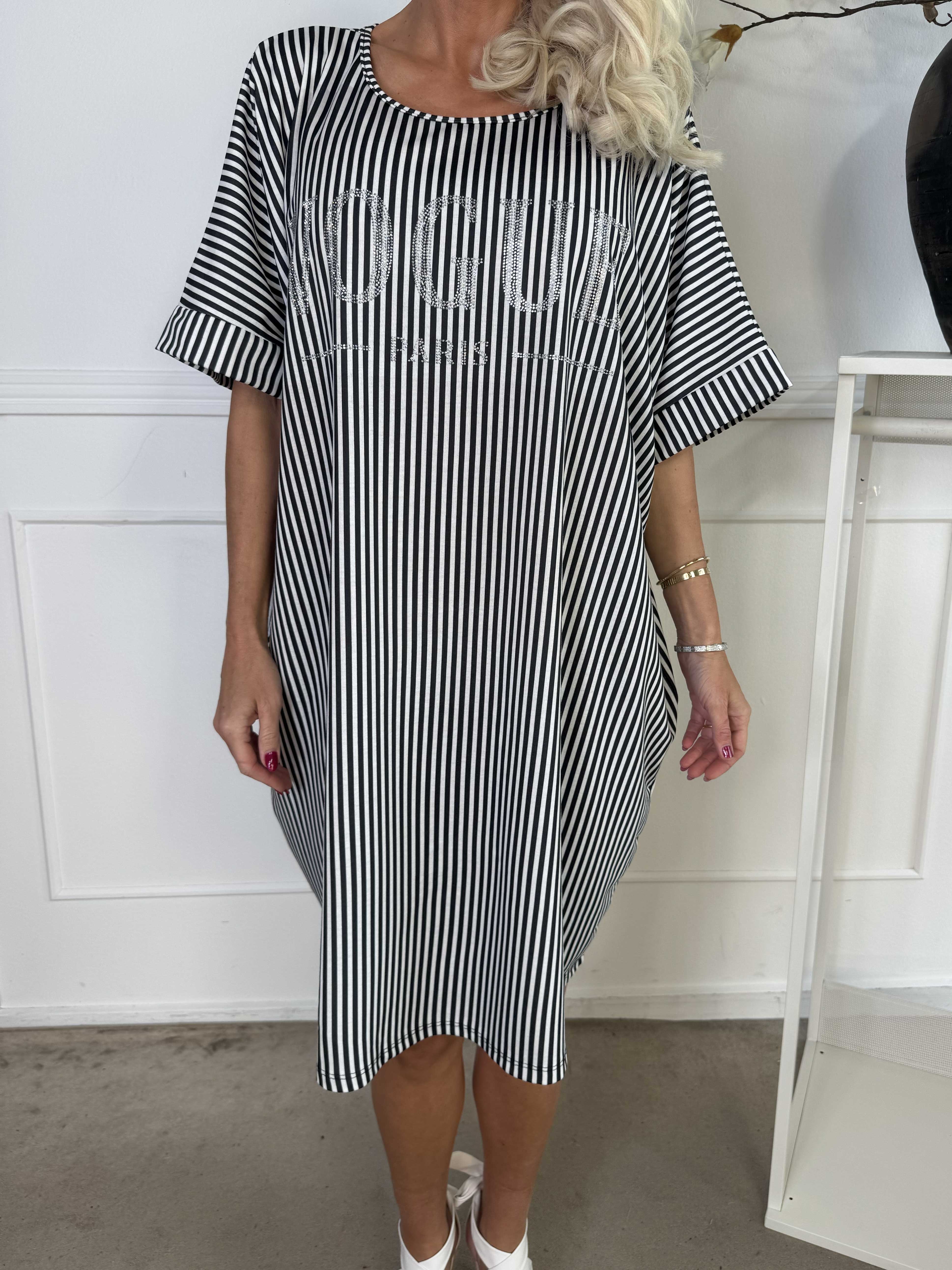 Mintu Stripe Dress - Mjuk randig klänning i bomull med similisten